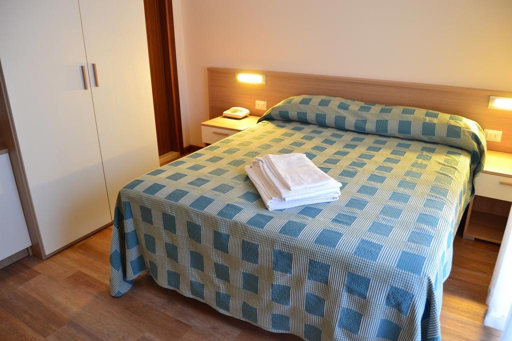 Hotel Midi Lido di Jesolo Buitenkant foto