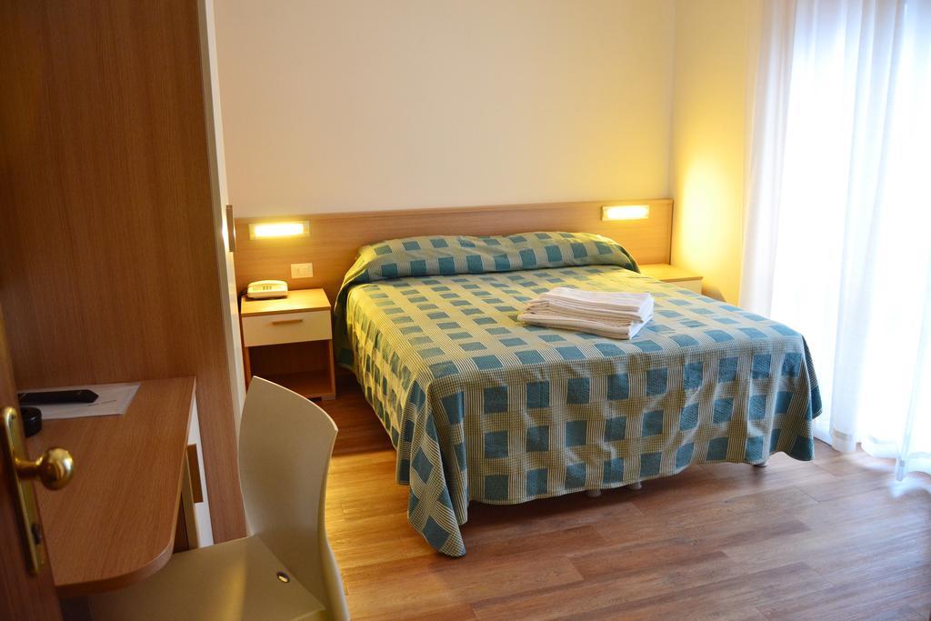 Hotel Midi Lido di Jesolo Buitenkant foto