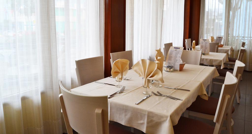 Hotel Midi Lido di Jesolo Buitenkant foto