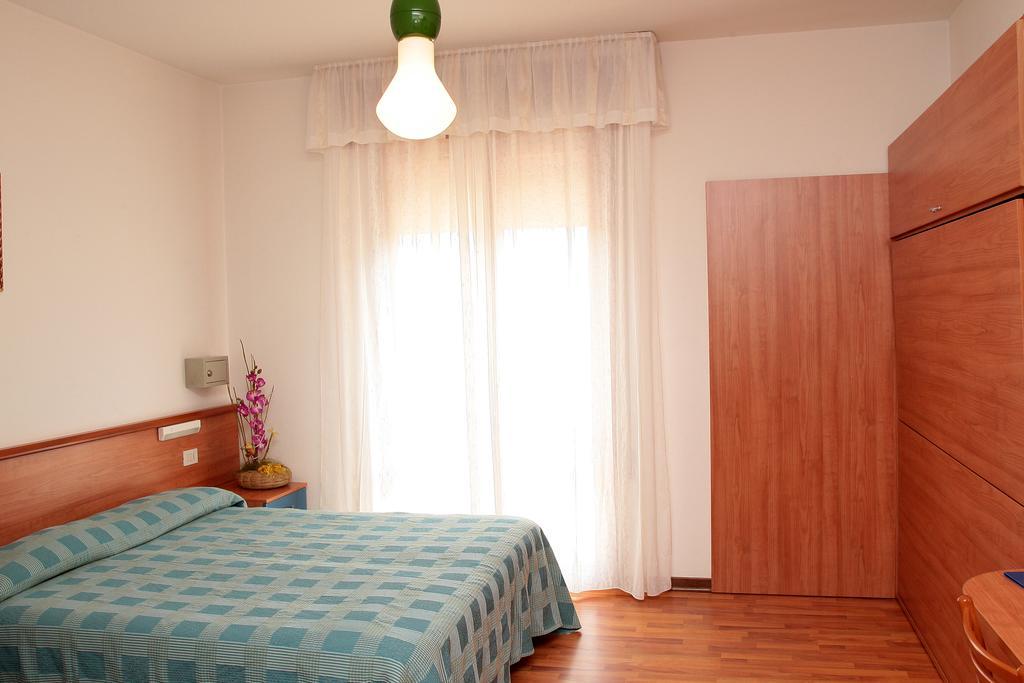 Hotel Midi Lido di Jesolo Buitenkant foto