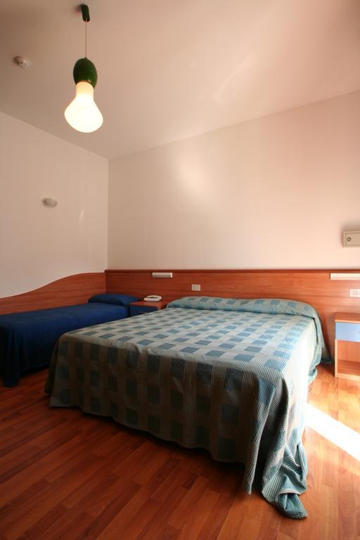 Hotel Midi Lido di Jesolo Buitenkant foto